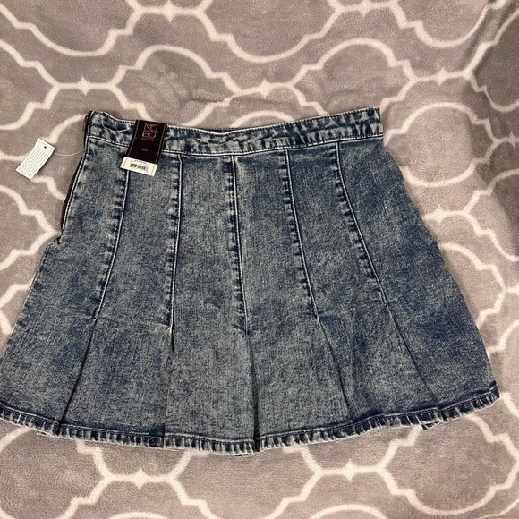No boundaries Juniors Denim Skirt Size 9 - Picture 2 of 7